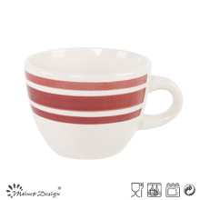 Tasse rouge de peinture de main de couleur